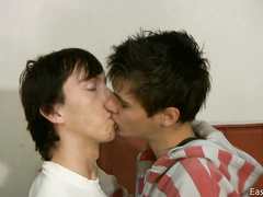 Twinks are taking break to enjoy some blowjob action